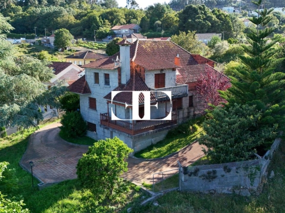 Oportunidad única: Casa con terreno y vistas en el corazón de Hío.