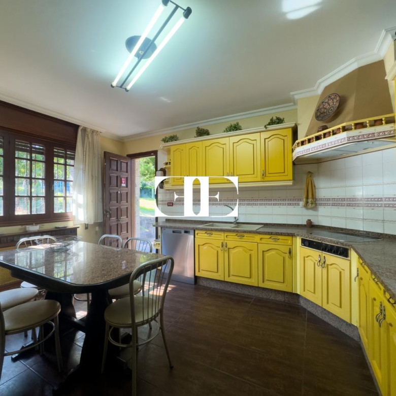 Oportunidad única: Casa con terreno y vistas en el corazón de Hío.
