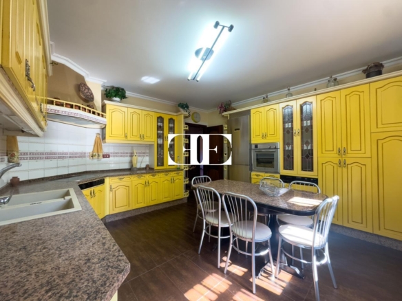 Oportunidad única: Casa con terreno y vistas en el corazón de Hío.