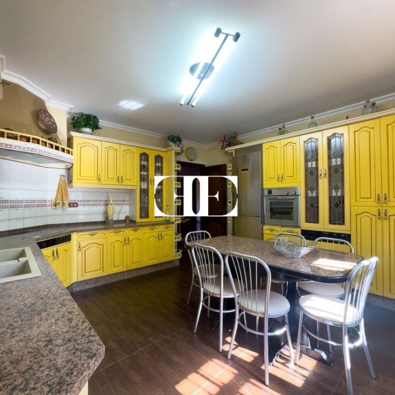 Oportunidad única: Casa con terreno y vistas en el corazón de Hío.