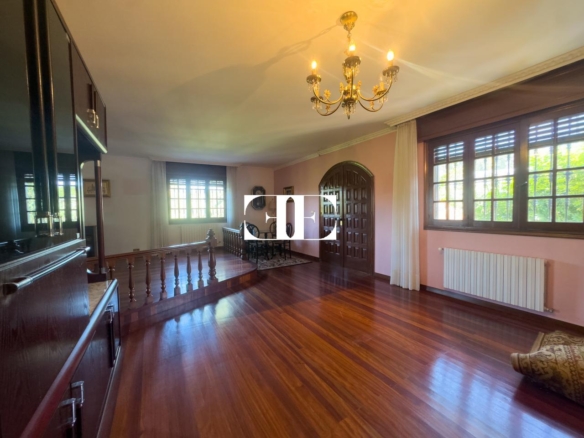 Oportunidad única: Casa con terreno y vistas en el corazón de Hío.