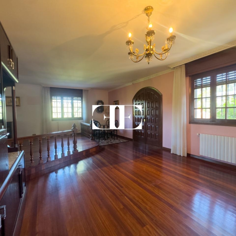 Oportunidad única: Casa con terreno y vistas en el corazón de Hío.