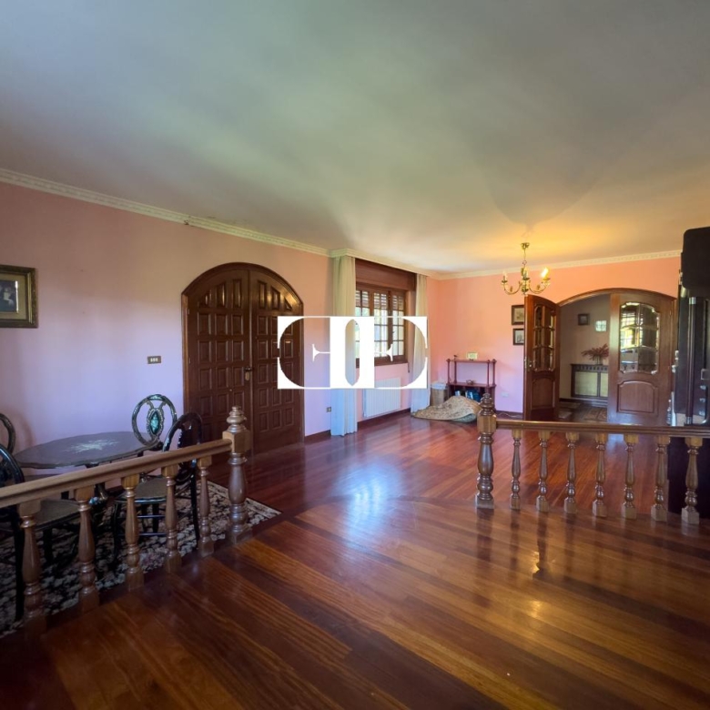 Oportunidad única: Casa con terreno y vistas en el corazón de Hío.