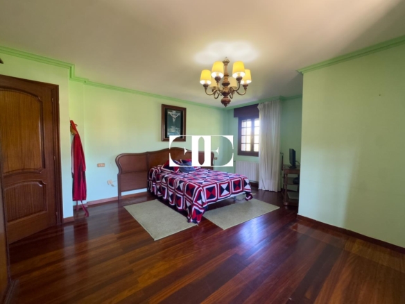 Oportunidad única: Casa con terreno y vistas en el corazón de Hío.