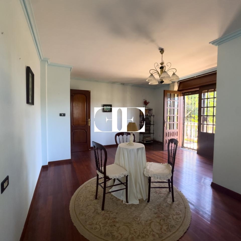Oportunidad única: Casa con terreno y vistas en el corazón de Hío.