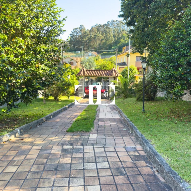 Oportunidad única: Casa con terreno y vistas en el corazón de Hío.