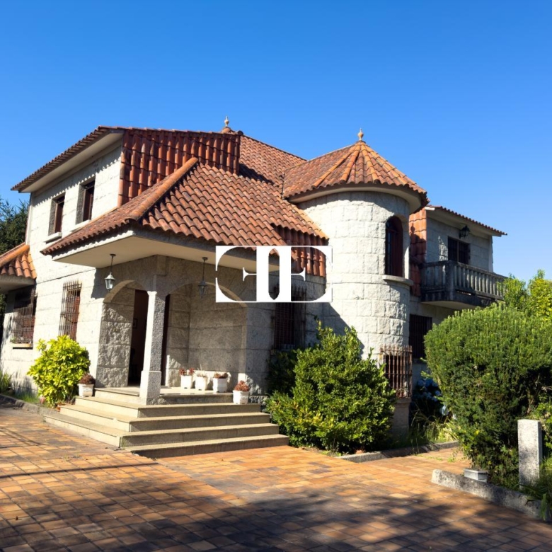 Oportunidad única: Casa con terreno y vistas en el corazón de Hío.