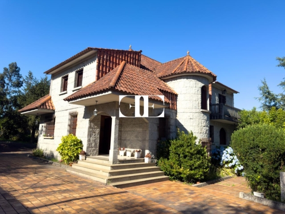 Oportunidad única: Casa con terreno y vistas en el corazón de Hío.