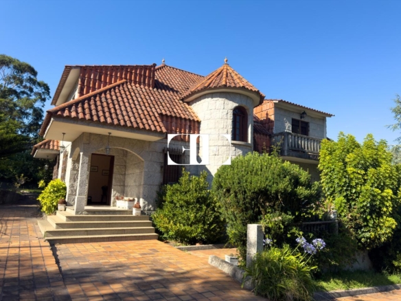 Oportunidad única: Casa con terreno y vistas en el corazón de Hío.