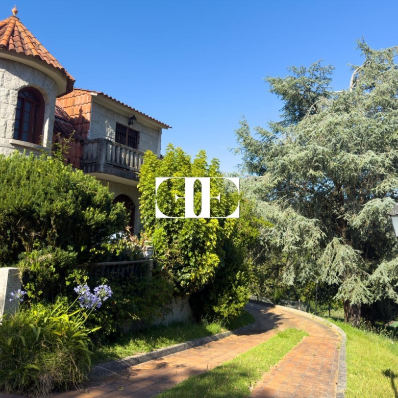 Oportunidad única: Casa con terreno y vistas en el corazón de Hío.