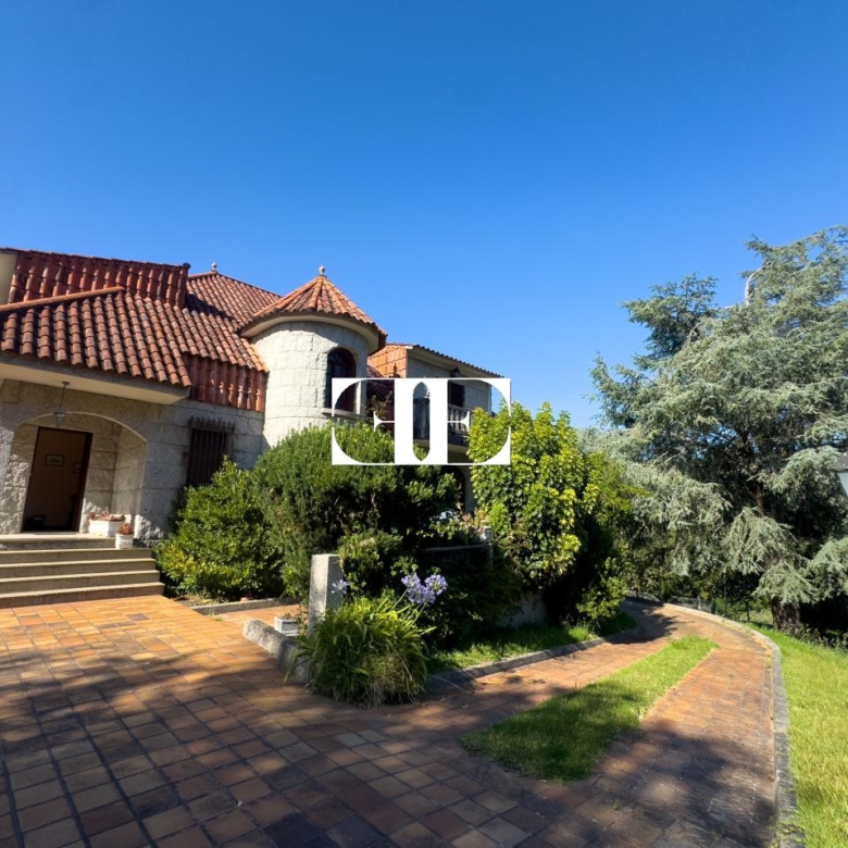 Oportunidad única: Casa con terreno y vistas en el corazón de Hío.