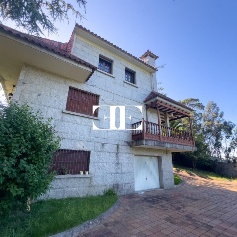 Oportunidad única: Casa con terreno y vistas en el corazón de Hío.