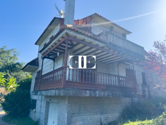 Oportunidad única: Casa con terreno y vistas en el corazón de Hío.