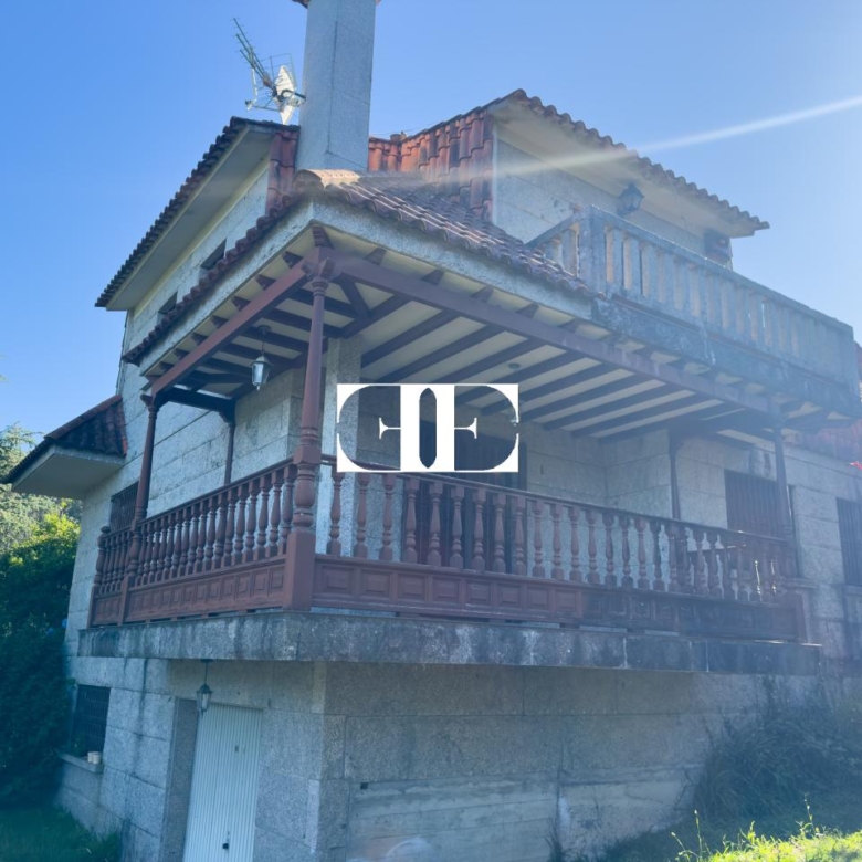 Oportunidad única: Casa con terreno y vistas en el corazón de Hío.