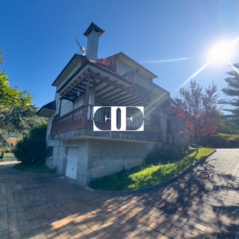 Oportunidad única: Casa con terreno y vistas en el corazón de Hío.