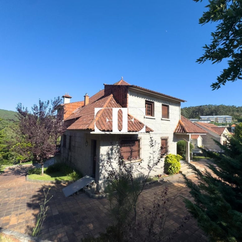Oportunidad única: Casa con terreno y vistas en el corazón de Hío.