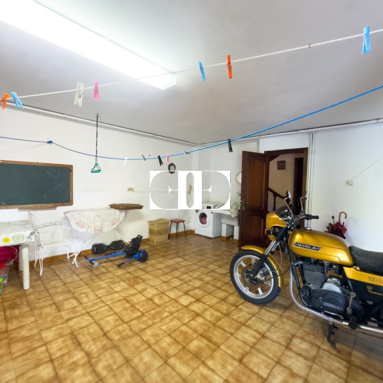 Oportunidad única: Casa con terreno y vistas en el corazón de Hío.