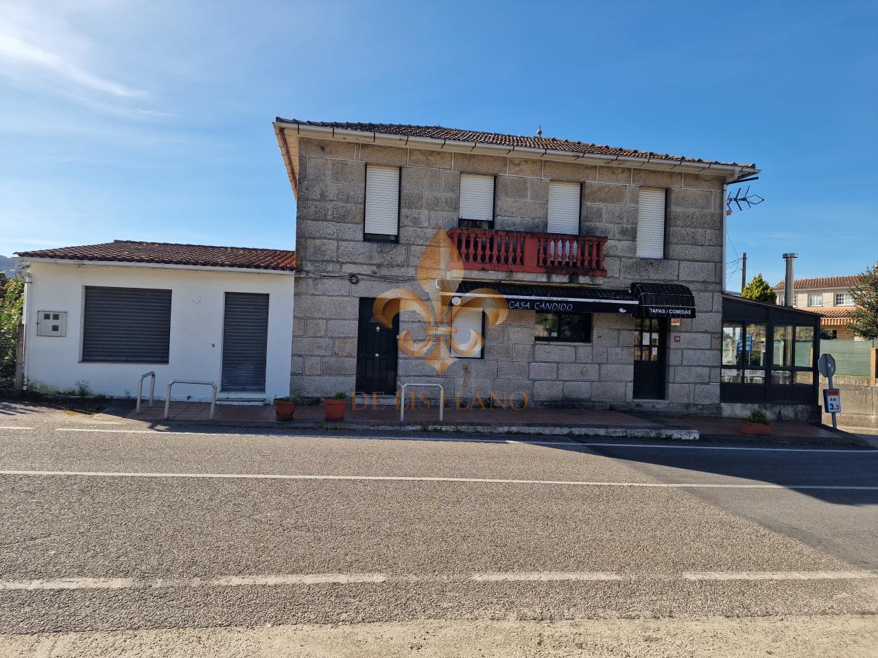 Venta de inmueble en Gondomar con uso mixto: residencial y hostelero.