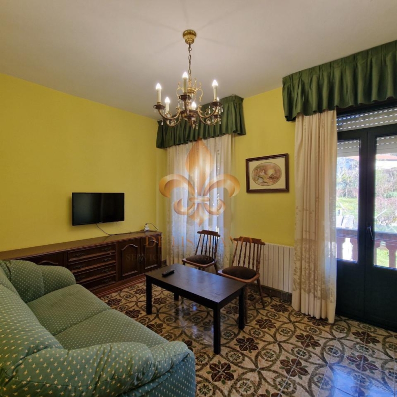 Venta de inmueble en Gondomar con uso mixto: residencial y hostelero.