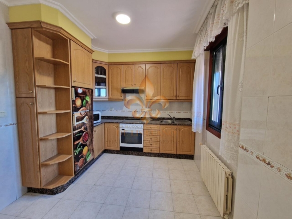 Venta de inmueble en Gondomar con uso mixto: residencial y hostelero.