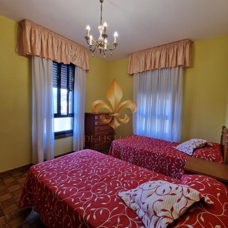 Venta de inmueble en Gondomar con uso mixto: residencial y hostelero.