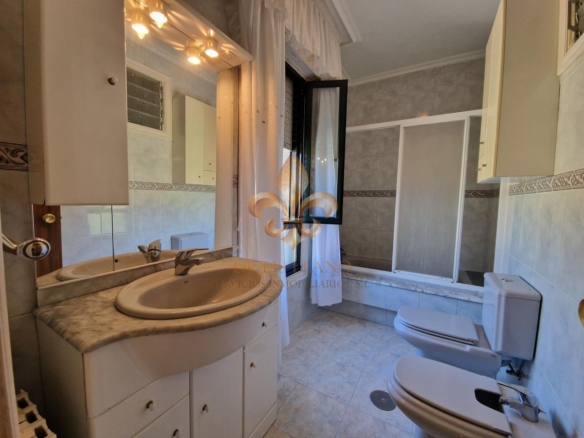 Venta de inmueble en Gondomar con uso mixto: residencial y hostelero.