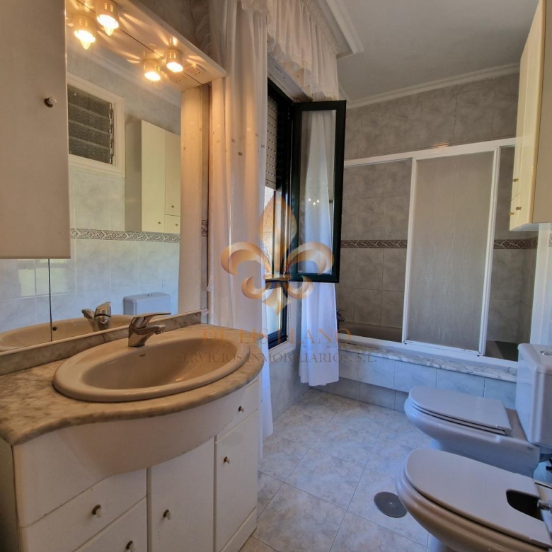 Venta de inmueble en Gondomar con uso mixto: residencial y hostelero.
