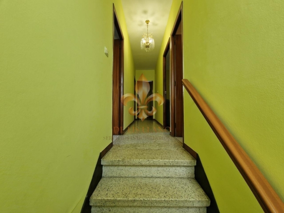 Venta de inmueble en Gondomar con uso mixto: residencial y hostelero.