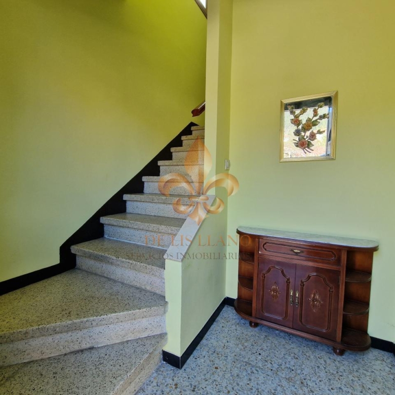 Venta de inmueble en Gondomar con uso mixto: residencial y hostelero.