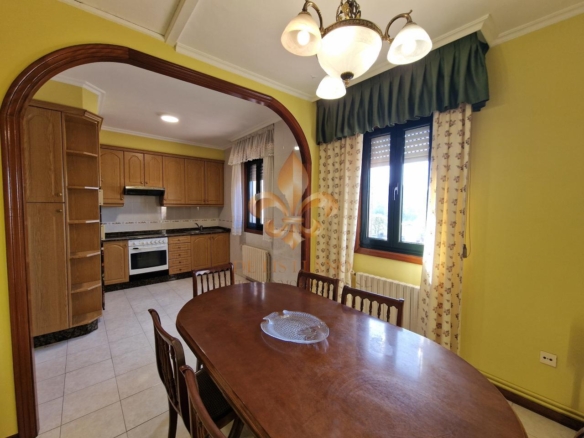 Venta de inmueble en Gondomar con uso mixto: residencial y hostelero.