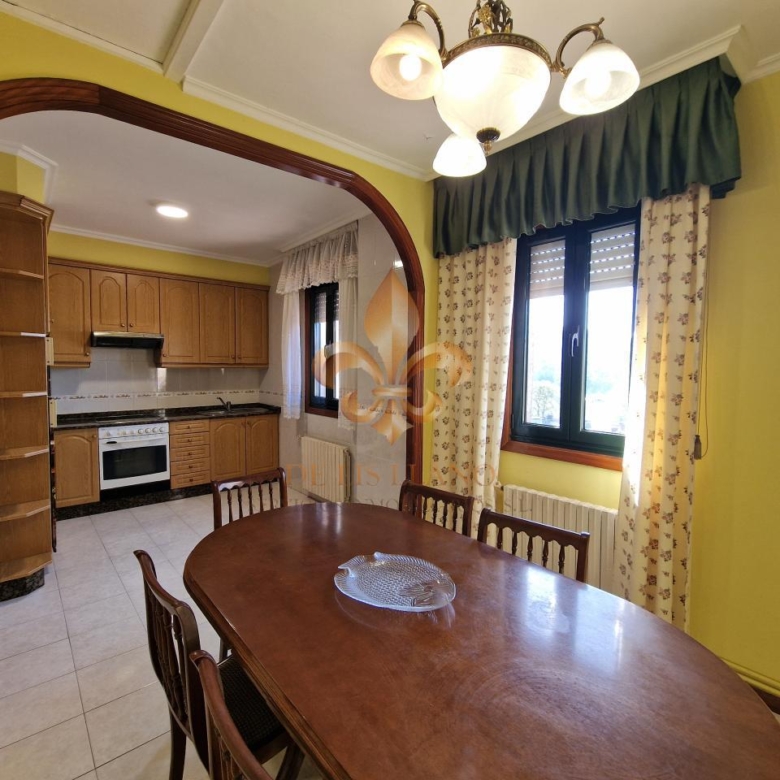 Venta de inmueble en Gondomar con uso mixto: residencial y hostelero.