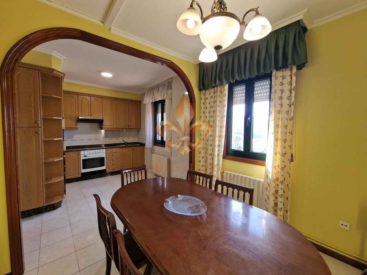 Venta de inmueble en Gondomar con uso mixto: residencial y hostelero.