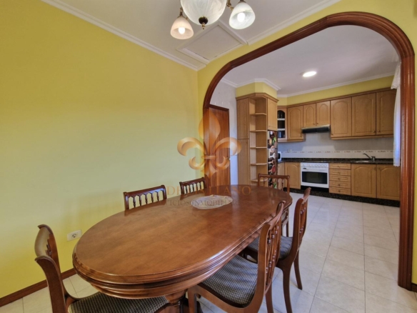 Venta de inmueble en Gondomar con uso mixto: residencial y hostelero.