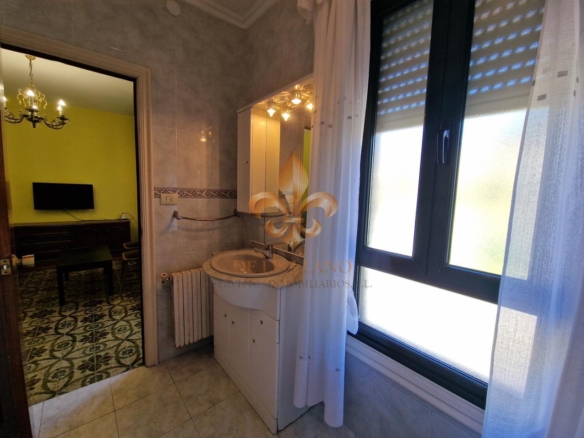 Venta de inmueble en Gondomar con uso mixto: residencial y hostelero.