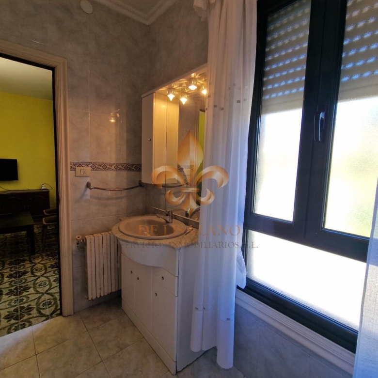 Venta de inmueble en Gondomar con uso mixto: residencial y hostelero.