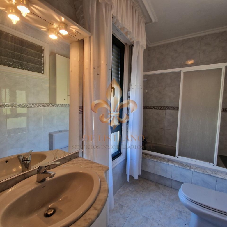 Venta de inmueble en Gondomar con uso mixto: residencial y hostelero.