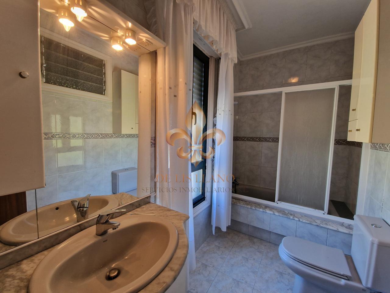 Venta de inmueble en Gondomar con uso mixto: residencial y hostelero.