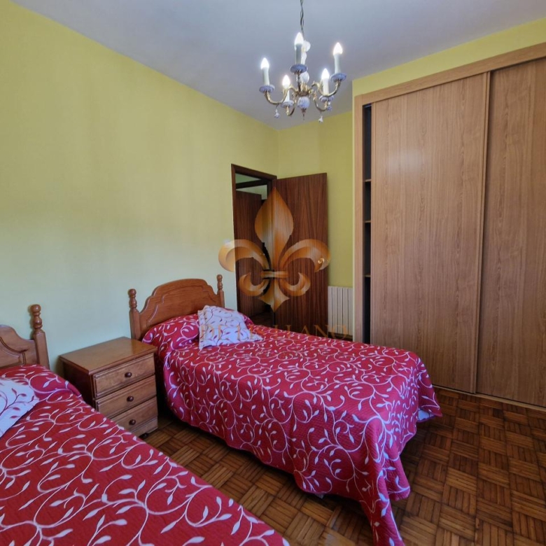 Venta de inmueble en Gondomar con uso mixto: residencial y hostelero.