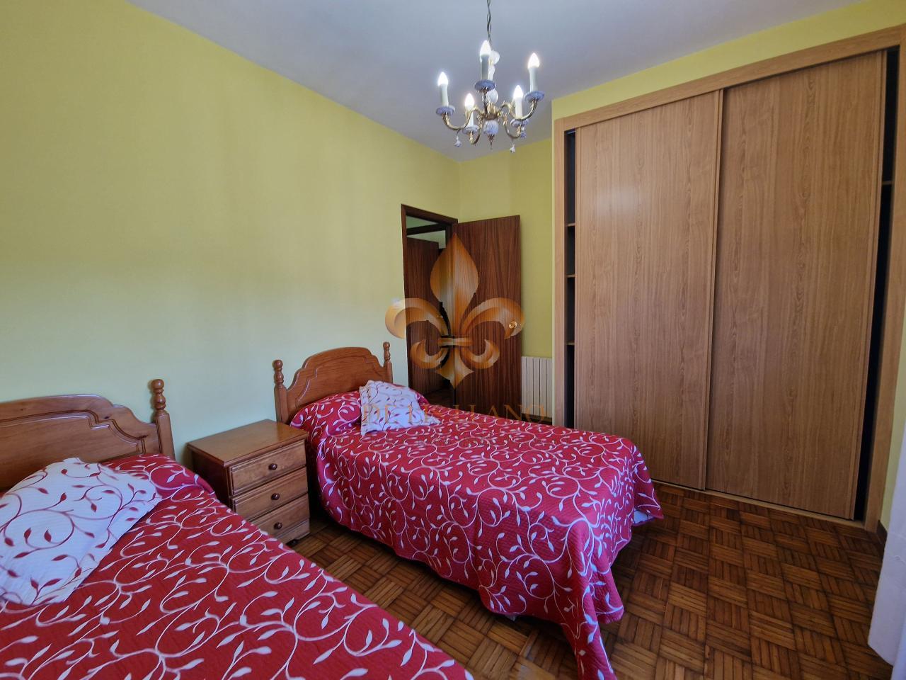 Venta de inmueble en Gondomar con uso mixto: residencial y hostelero.