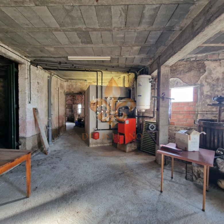 Venta de inmueble en Gondomar con uso mixto: residencial y hostelero.