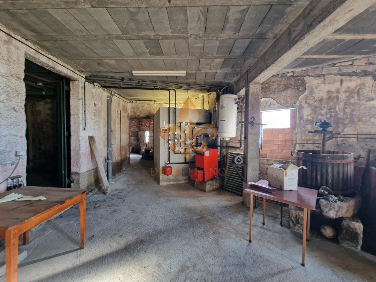 Venta de inmueble en Gondomar con uso mixto: residencial y hostelero.