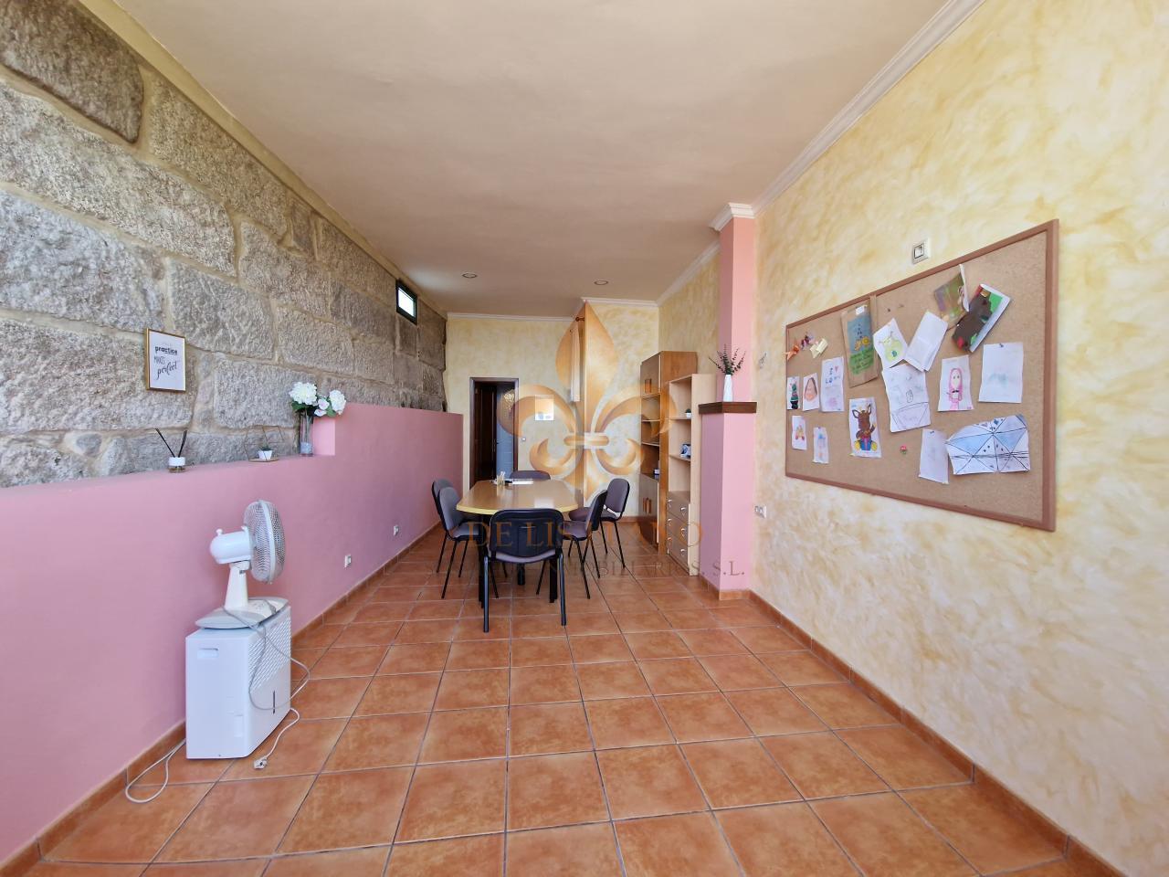 Venta de inmueble en Gondomar con uso mixto: residencial y hostelero.