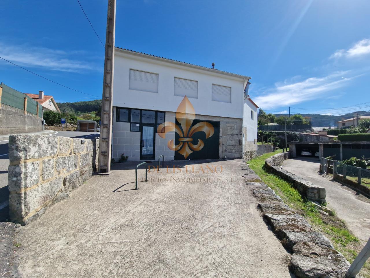 Venta de inmueble en Gondomar con uso mixto: residencial y hostelero.
