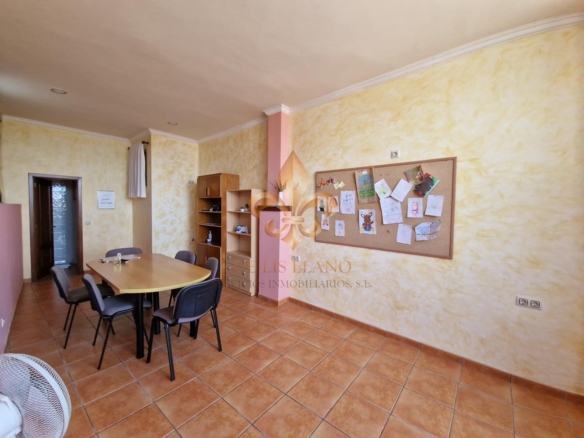 Venta de inmueble en Gondomar con uso mixto: residencial y hostelero.