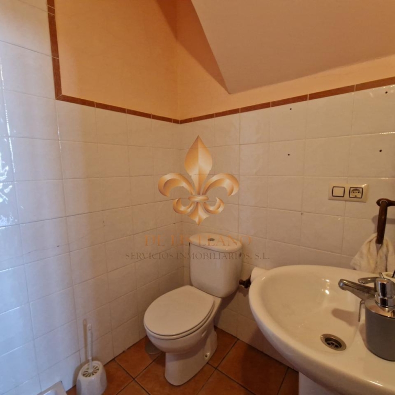 Venta de inmueble en Gondomar con uso mixto: residencial y hostelero.