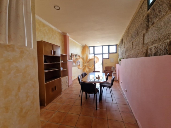 Venta de inmueble en Gondomar con uso mixto: residencial y hostelero.
