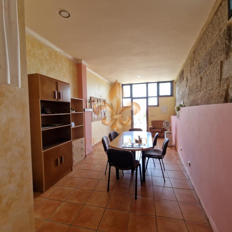 Venta de inmueble en Gondomar con uso mixto: residencial y hostelero.