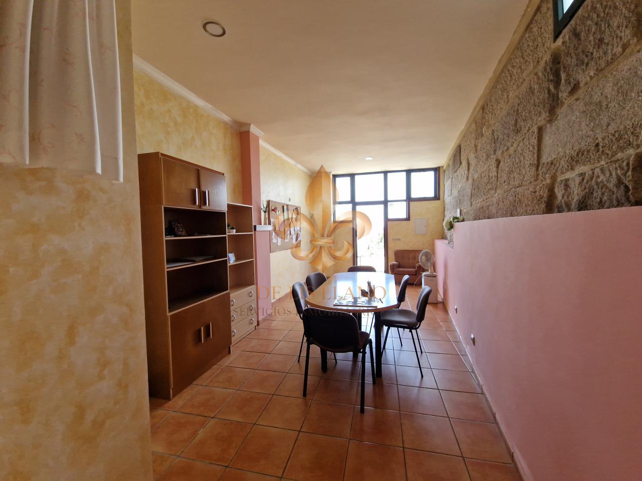 Venta de inmueble en Gondomar con uso mixto: residencial y hostelero.