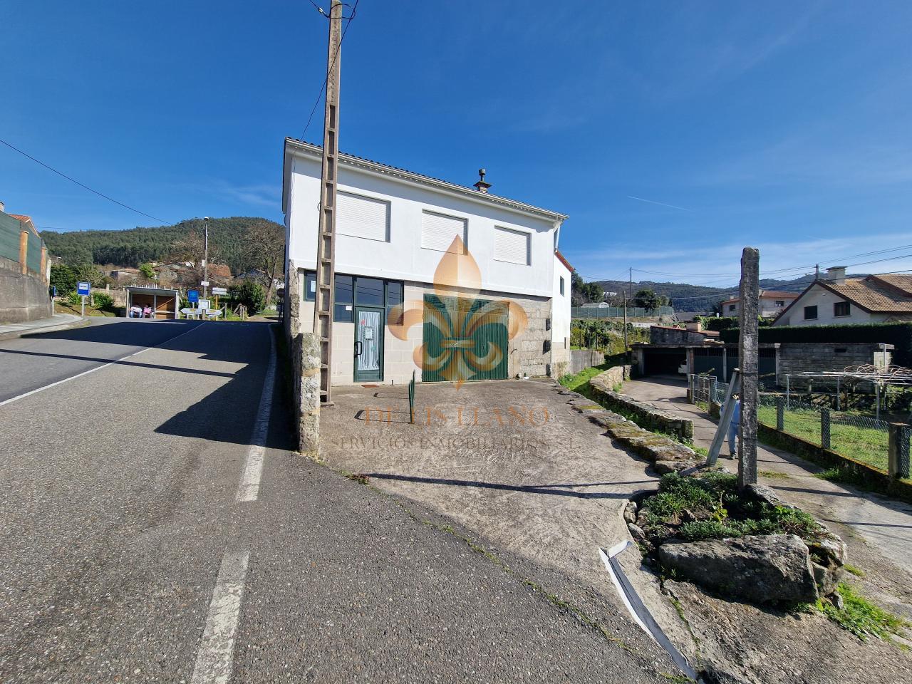 Venta de inmueble en Gondomar con uso mixto: residencial y hostelero.