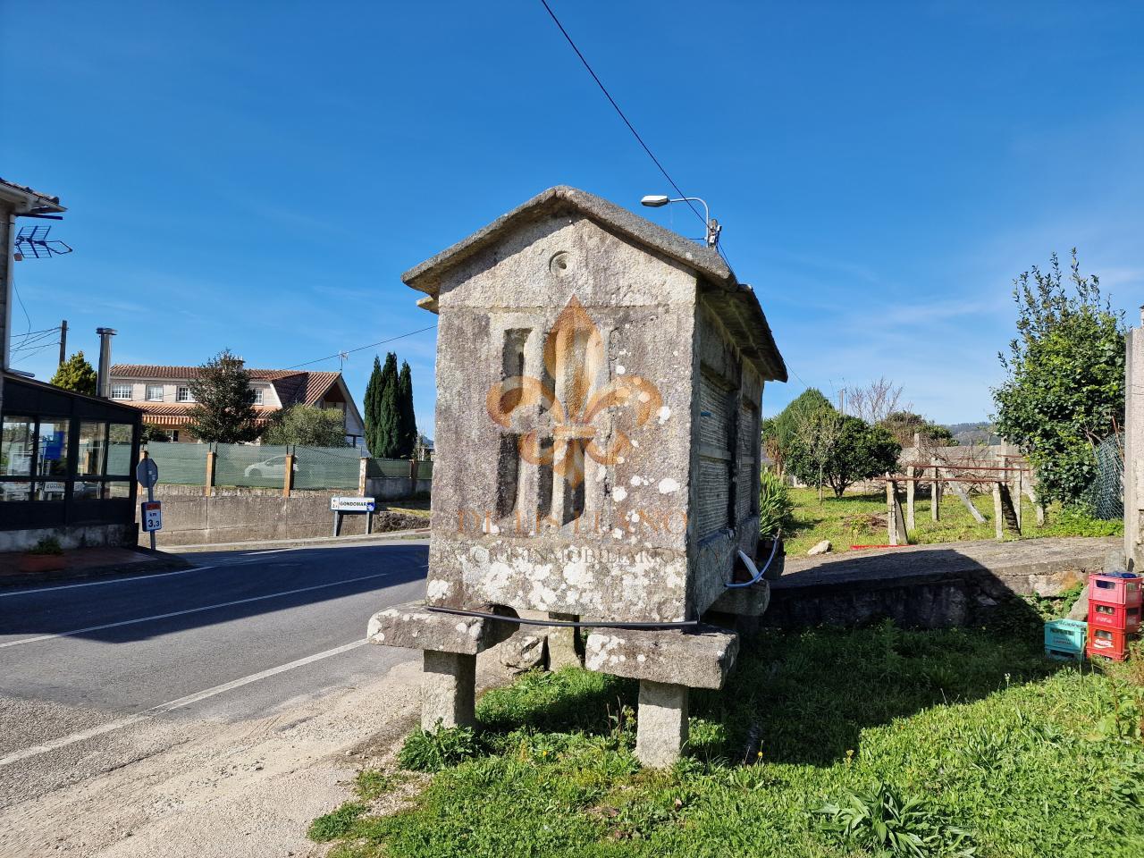 Venta de inmueble en Gondomar con uso mixto: residencial y hostelero.
